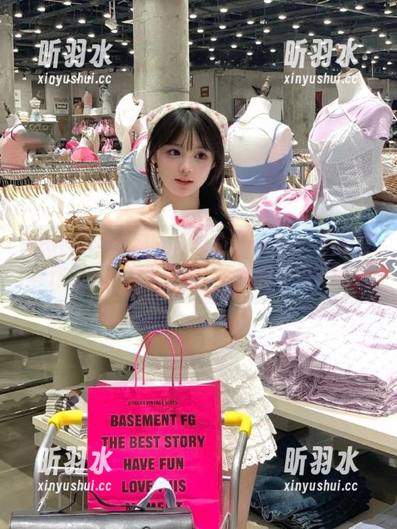 Xiuren秀人网 - 海边私语baby：缤纷写真作品集，激发灵感，下载新鲜视觉体验