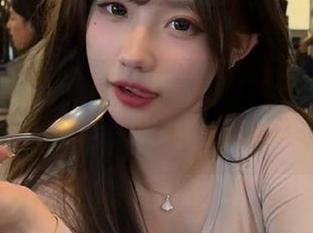 Xiuren秀人网 - 芭比KIKI带你领略皮衣套图合集，捕捉每一瞬间的自信与魅力！