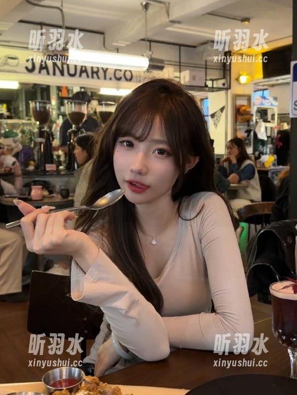 Xiuren秀人网 - 芭比KIKI带你领略皮衣套图合集，捕捉每一瞬间的自信与魅力！