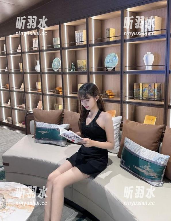 Xiuren秀人网 - 薇薇酱的万圣节写真集，极致可爱原图展示，快来和我们一起“吓”一跳吧！