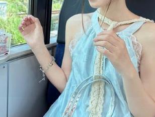Xiuren秀人网 - 泳衣风尚：下载金小依的泳衣原图，和我们一起畅享夏日的无限可能