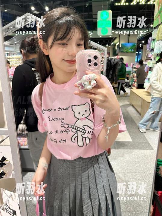 YALAYI雅拉伊 - 安妮与夏天：在网盘寻找她最新写真，体验不一样的夏日魅力！