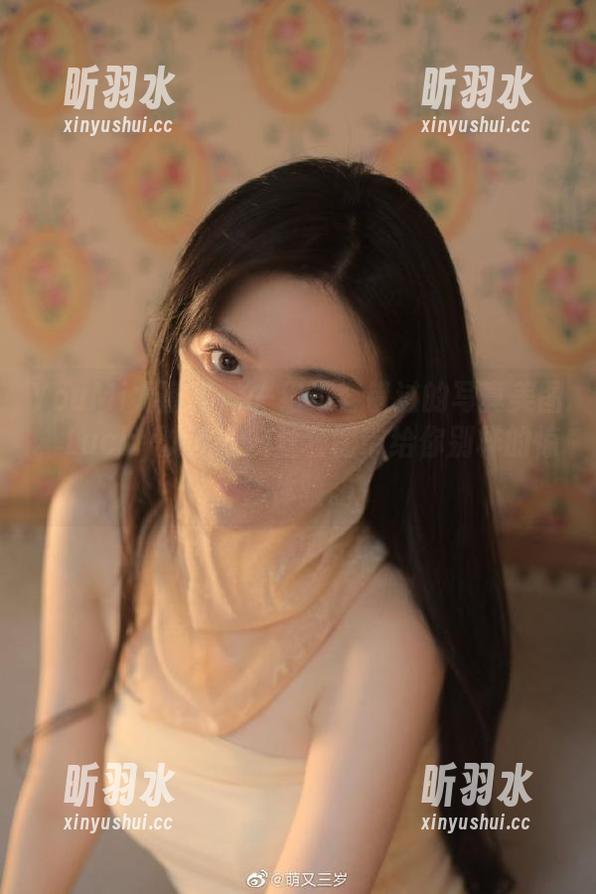 YouMi尤蜜荟 - 一组不容错过的写真美图，Lucky沈欢欣灰丝套图带给你别样的惊喜体验。