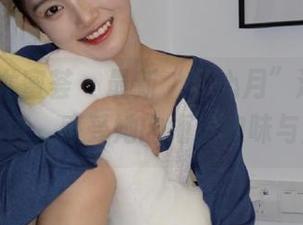 YouMi尤蜜荟 - 最新“梦心月”泳衣写真作品图包，感受她的海边韵味与风情！