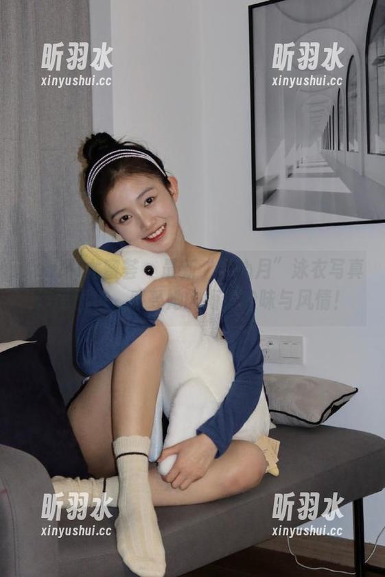 YouMi尤蜜荟 - 最新“梦心月”泳衣写真作品图包，感受她的海边韵味与风情！
