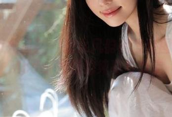 YouMi尤蜜荟 - 修女风韵高清套图：葛征Model展现的纯真与坚定