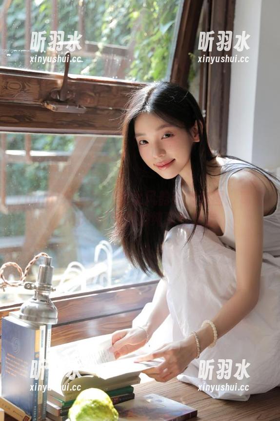 YouMi尤蜜荟 - 修女风韵高清套图：葛征Model展现的纯真与坚定