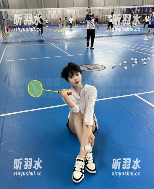 YouWu尤物馆 - 在线探索李宓儿的油亮写真，超高清画质带你走进她的梦幻世界！