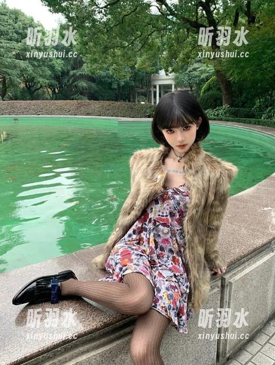 YouWu尤物馆 - 王闵多水手服写真合集：多样图片展现她柔美与俏皮并存的风格