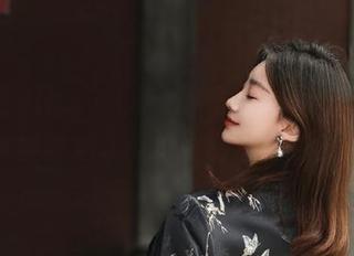beautyleg - Lena的泳衣秀场：全套写真展现她无与伦比的自信与优雅