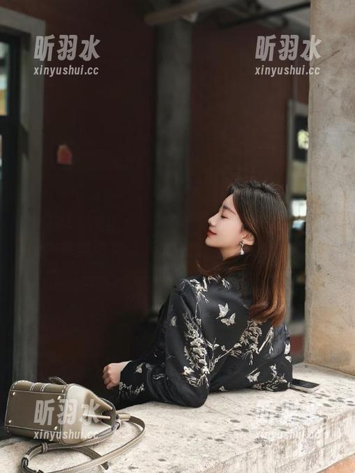 beautyleg - Lena的泳衣秀场：全套写真展现她无与伦比的自信与优雅