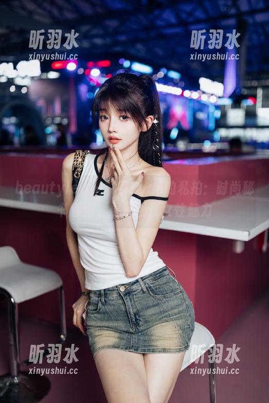 beautyleg - 解锁Lynn的私拍：时尚秘书套图，展示现代女性魅力