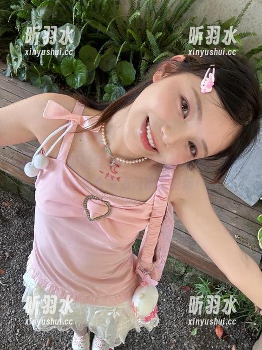 pans-狐狸 pans - 狐狸与牛仔裤的奇妙结合:看我的写真合集如何幽默更新!