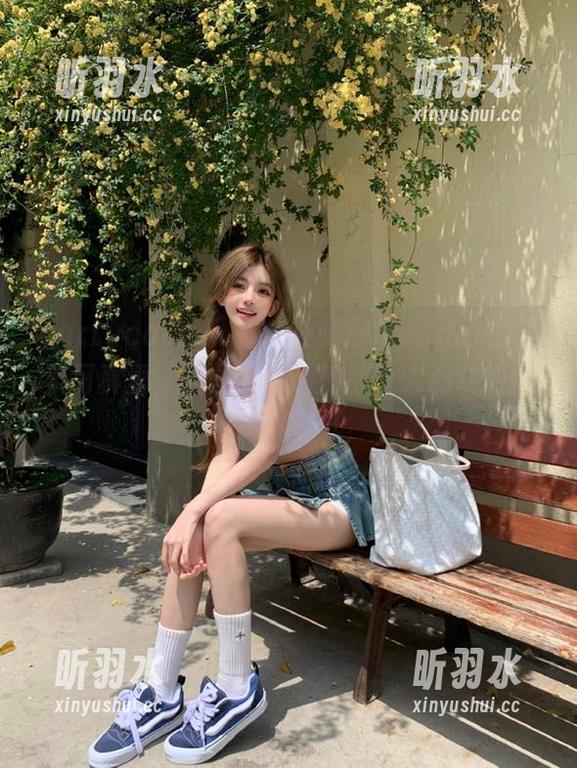 partycat轰趴猫 - 在杨晨晨sugar的温柔写真里，原图展现了她那令人心动的俏皮与优雅！