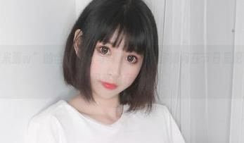 看看“w黑米粥w”的全套圣诞写真原图，教你如何在节日里把自己打造成闪亮的存在。