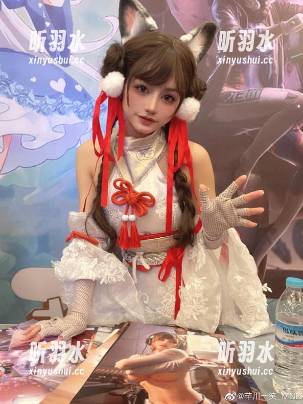 揭开一笑芳香沁的私拍资源，秘书角色展现的独特魅力令你爱不释手！