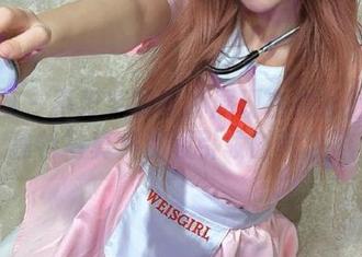 微密圈 - 不爱笑的赛琳展现白衬衫魅力：独特写真集资源引领时尚潮流