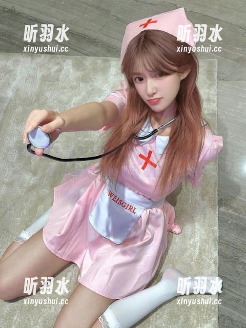 微密圈 - 不爱笑的赛琳展现白衬衫魅力：独特写真集资源引领时尚潮流