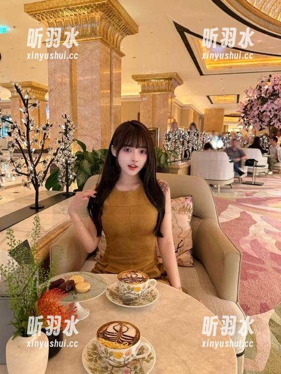 丽柜 - Amily奶牛写真，精选套图为你呈现迷人与动人瞬间