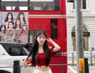 丽柜 - 凌凌制服写真全新发布，观看原图感受她的迷人风采与个性魅力！