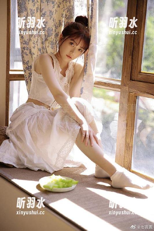 丽柜 - 奈沐子无圣光写真：裸足摄影原图，感受自然的柔软