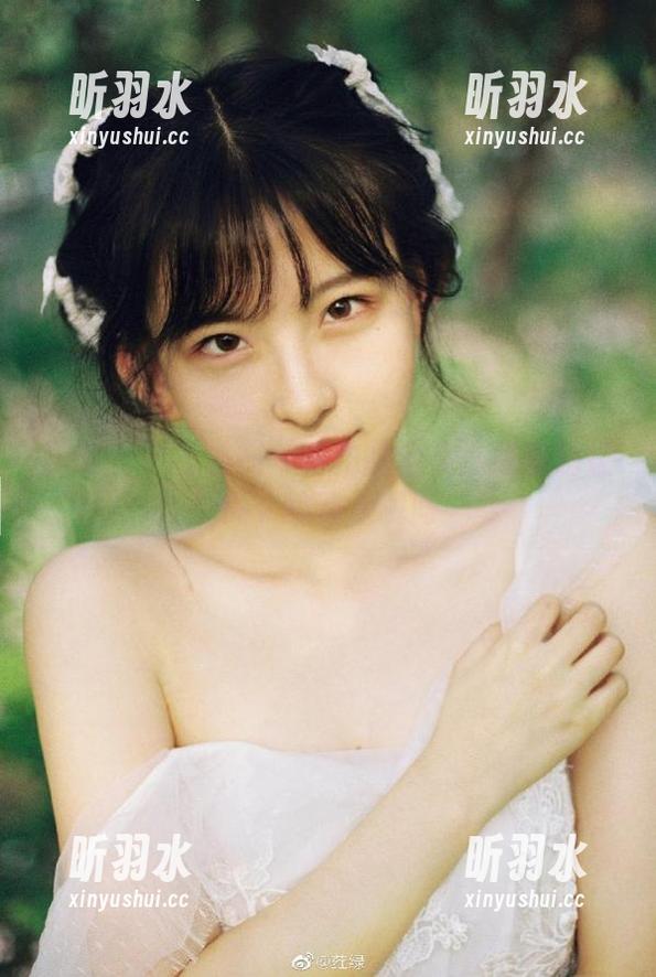 丽柜-小戈 丽柜 - 小戈油亮写真作品全集:感受她镜头下的动人瞬间