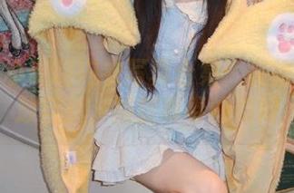 丽柜 - 小璐璐内衣写真合集：在镜头前绽放自我，捕捉青春的瞬间