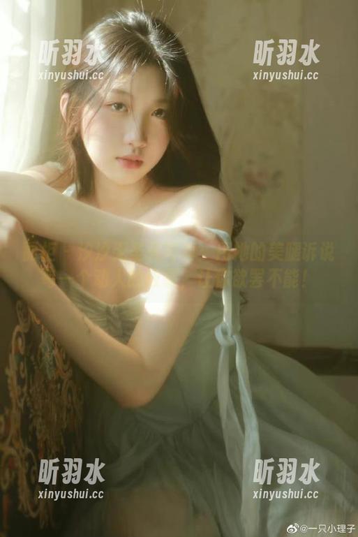 丽柜 - 汐汐无圣光写真：用她的美腿诉说每一个动人的故事，让你欲罢不能！