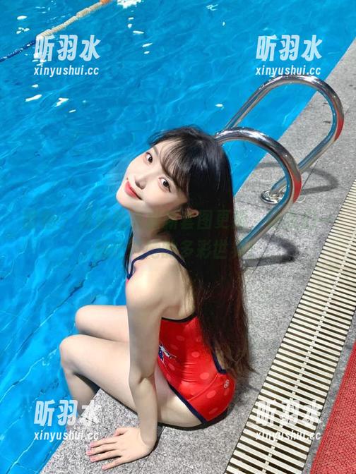 丽柜 - 潘潘教室最新套图更新，让我们一起走进她的多彩世界！