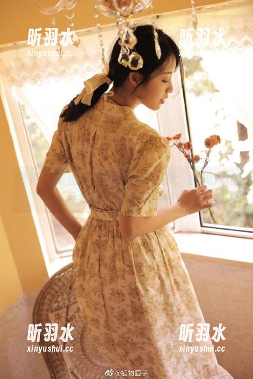 丽柜 - 甜甜的制服写真作品集：甜美风格与独特个性的完美融合