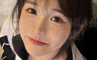 乔依丝的独特魅力：定制吊带作品带给你前所未有的写真体验！