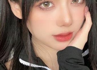 九言私拍揭秘：裸足图包的背后故事，展现纯真与自然的完美结合