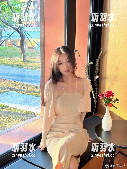 你烨烨带来的绝对足域艺术：探索她的写真作品集分享时刻