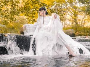 在你的负卿的世界里，少女写真图包带你进入奇幻梦境