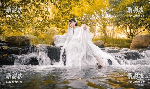 在你的负卿的世界里，少女写真图包带你进入奇幻梦境