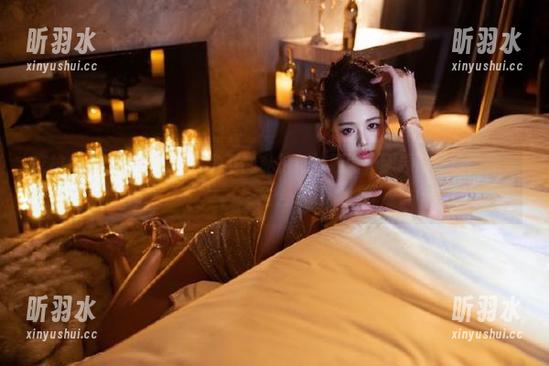 克拉女神 - 忆之独特视角下的私拍婚纱原图，嫩绿与纯白的完美结合
