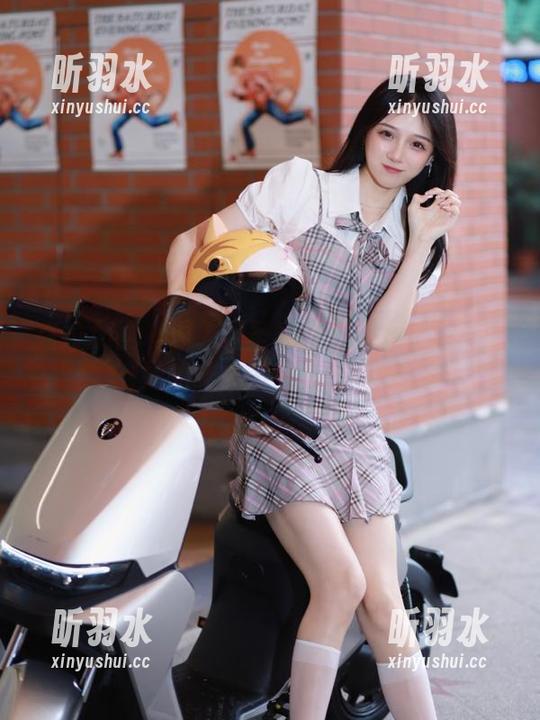 克拉女神 - 深入无圣光的江琴女仆写真：她的微笑如星辰般闪烁