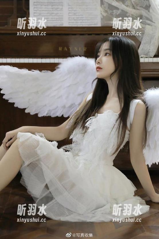 克拉女神 - 王睿厨娘原创美图套图，展现不一样的美食之旅与生活态度！