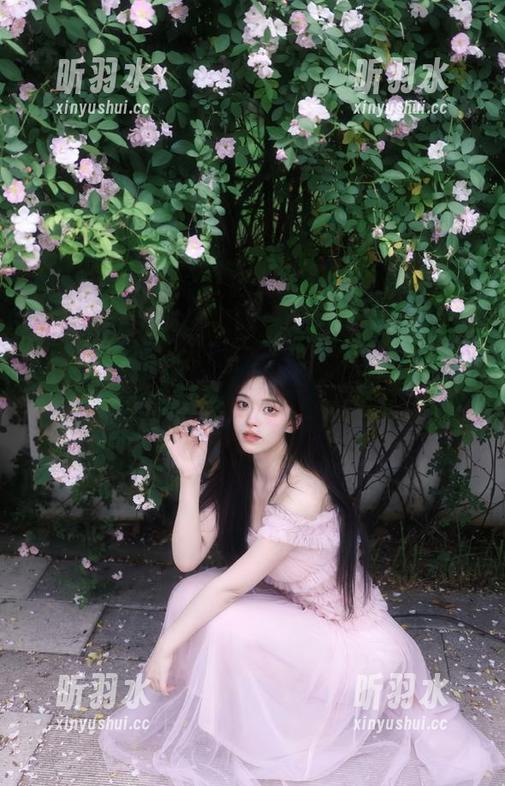 克拉女神 - “薇薇学妹”美图精选：每一张都是故事，带来无尽的遐想与欣赏的乐趣！