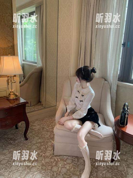 趣味无穷，兔玩映画呈现小萝莉的cos全景套图资源，让你爱不释手！