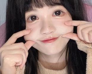 千反田鹿子的定制牛仔裤写真，让你在时尚界独领风骚！