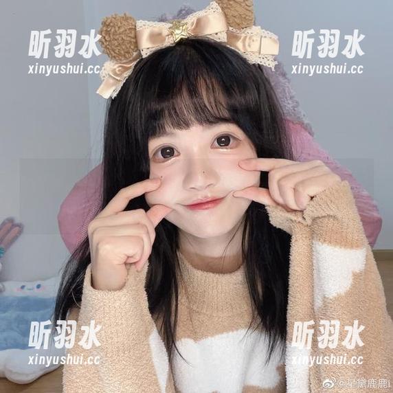 千反田鹿子的定制牛仔裤写真，让你在时尚界独领风骚！