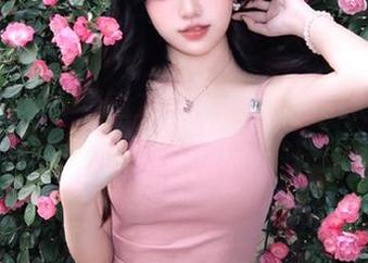 南国足艺 - 最新力作揭秘：青青独特的粉色写真原图，撩动你的心strings