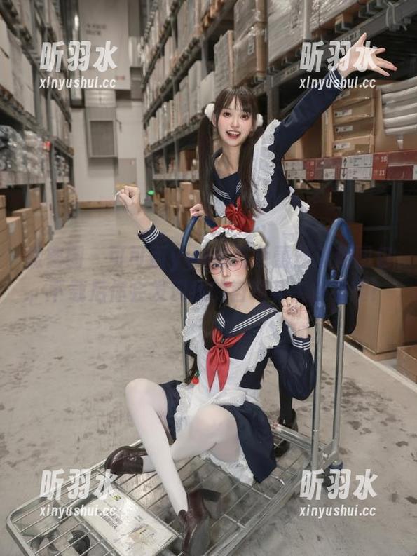 微密圈 - 可可西yyy的红色蕾丝连体图包，下载后你会发现我的自嘲其实很有趣！
