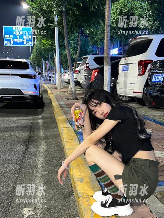 周妍希 微密圈 - 在周妍希的比基尼作品中,发掘夏日的乐趣与美丽,尽情享受阳光!