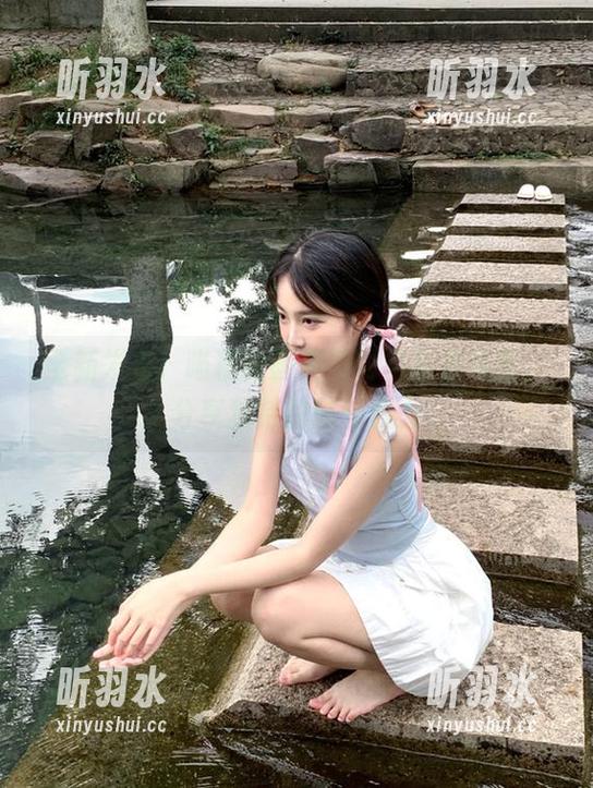 全新发布！喵糖映画男友衬衫系列写真，分享独特的时尚魅力