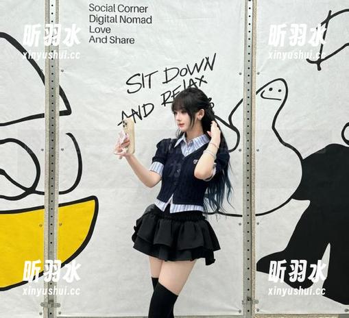 喵糖映画私拍作品：忧郁少女的独特风情与魅力