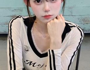 嗲囡囡 - 田冰冰白色美学写真集：解锁纯粹与梦幻的艺术世界
