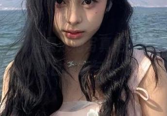 嗲囡囡 - 陈怡曼泳池写真定制图集，捕捉夏日清凉与活力
