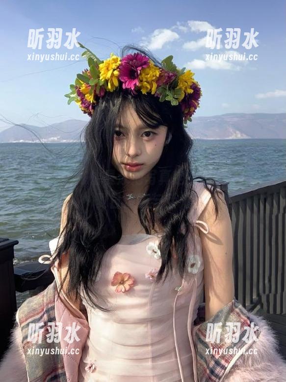 嗲囡囡 - 陈怡曼泳池写真定制图集，捕捉夏日清凉与活力